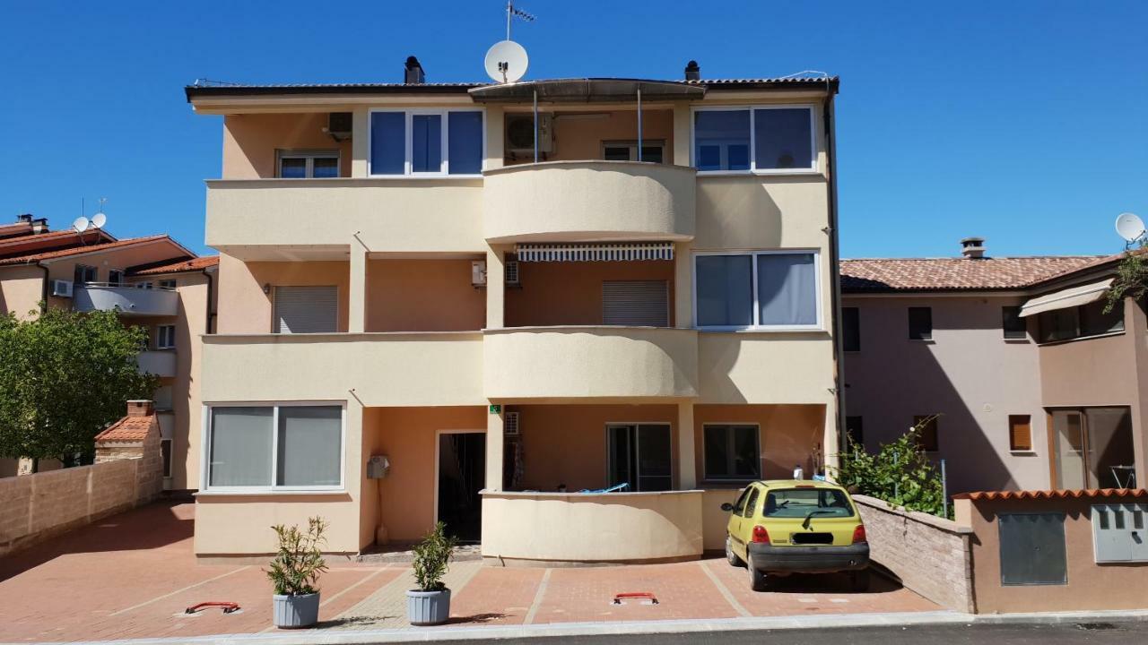 Apartment Ina Pula Exteriör bild